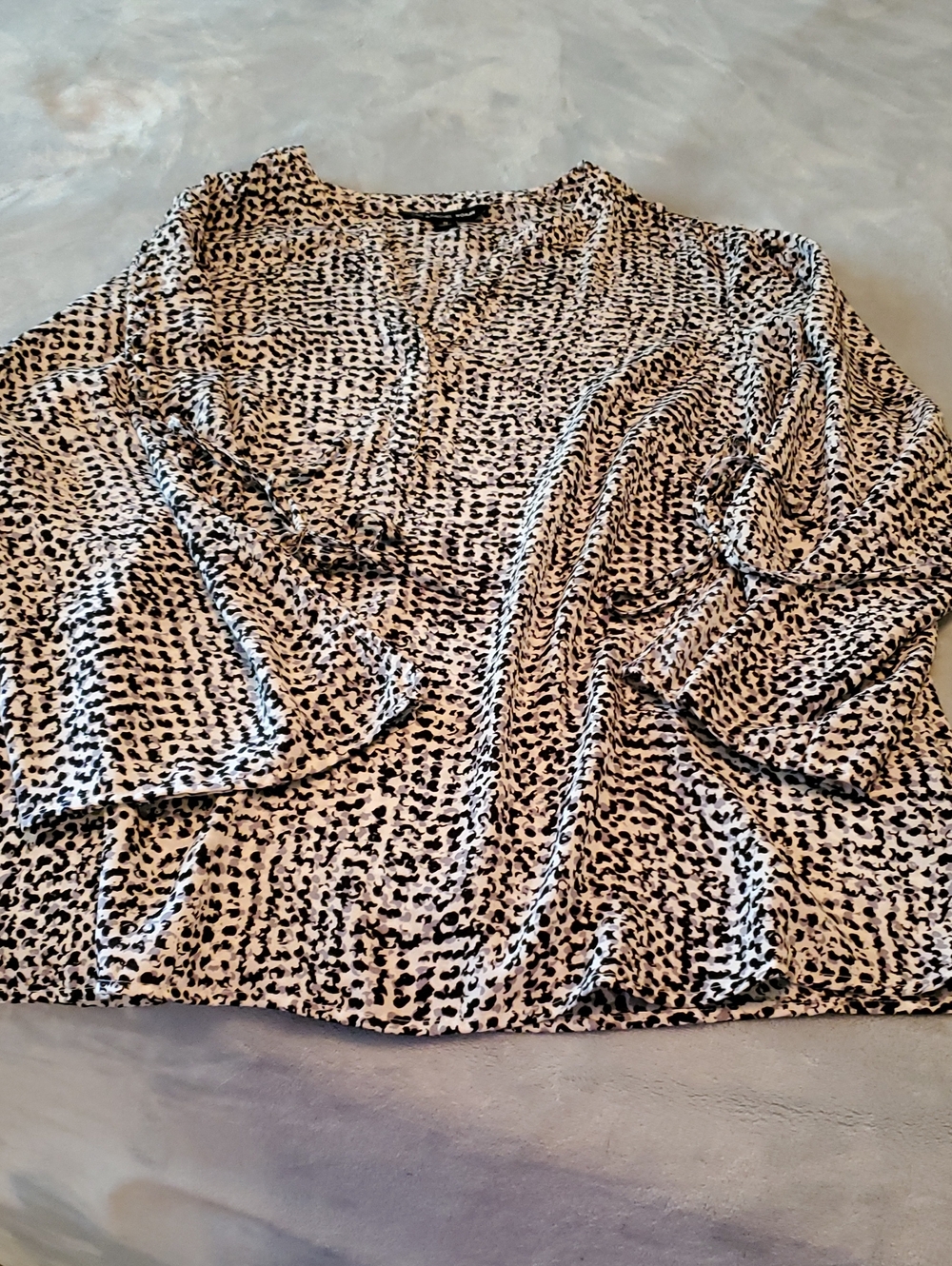 Zac & Rachel Gray and Black Printed V-Neck Blouse